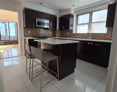 East 86th Street - Photo Thumbnail 9