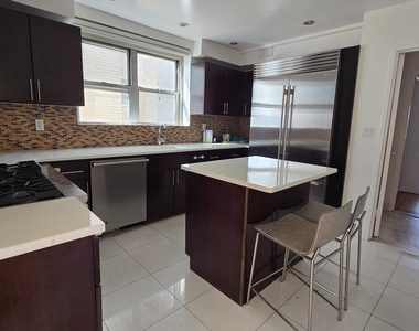 East 86th Street - Photo Thumbnail 10