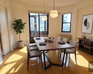 East 86th Street - Photo Thumbnail 7