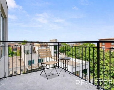 105 Rogers Avenue - Photo Thumbnail 10
