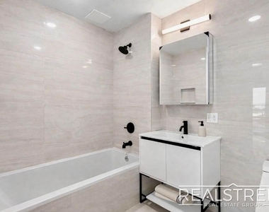 105 Rogers Avenue - Photo Thumbnail 9