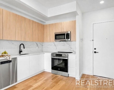 105 Rogers Avenue - Photo Thumbnail 7