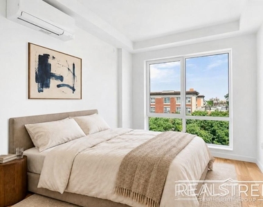 105 Rogers Avenue - Photo Thumbnail 2