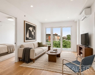 105 Rogers Avenue - Photo Thumbnail 4