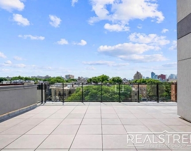 105 Rogers Avenue - Photo Thumbnail 16