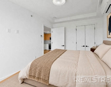 105 Rogers Avenue - Photo Thumbnail 6