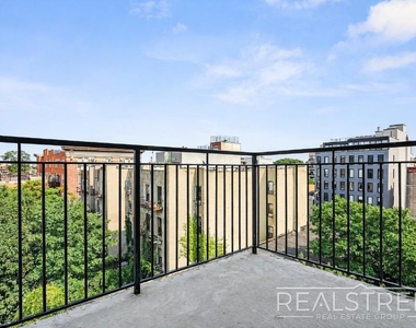 105 Rogers Avenue - Photo Thumbnail 7