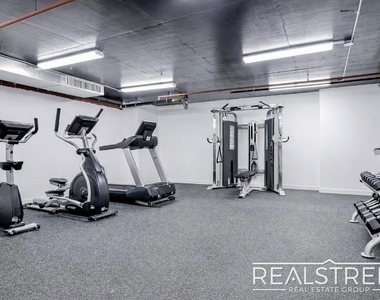 105 Rogers Avenue - Photo Thumbnail 12