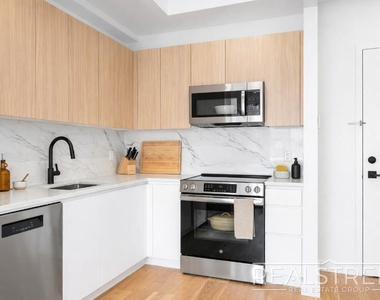105 Rogers Avenue - Photo Thumbnail 2