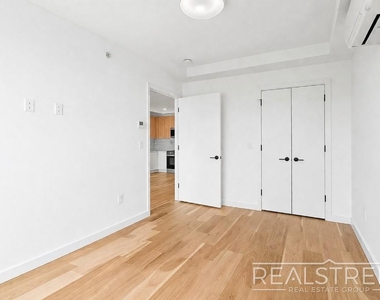 105 Rogers Avenue - Photo Thumbnail 18