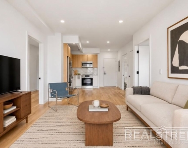 105 Rogers Avenue - Photo Thumbnail 3
