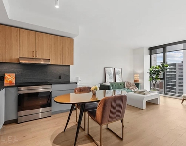 Willoughby Street - Photo Thumbnail 8