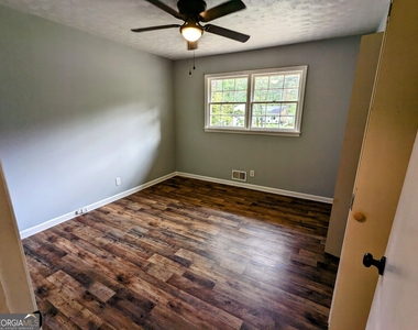 2035 Killian Hill Road - Photo Thumbnail 5