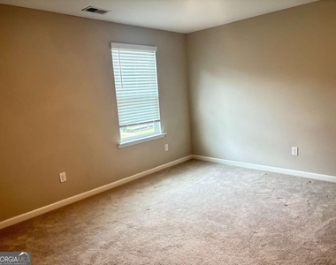 243 Grey Falcon Avenue - Photo Thumbnail 3