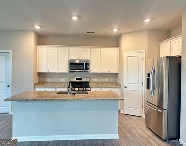 243 Grey Falcon Avenue - Photo Thumbnail 2