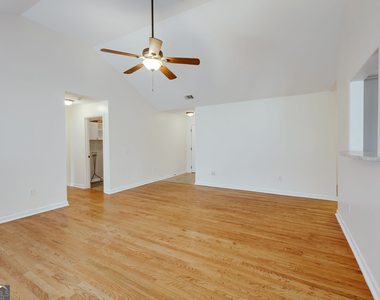 1021 Jessica Way - Photo Thumbnail 5