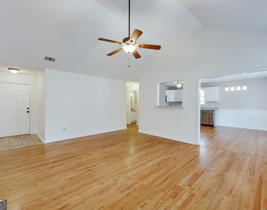 1021 Jessica Way - Photo Thumbnail 6