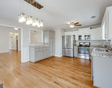 1021 Jessica Way - Photo Thumbnail 9
