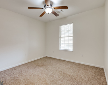 1021 Jessica Way - Photo Thumbnail 14