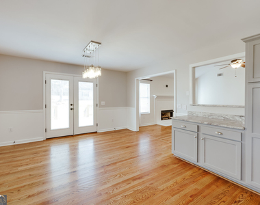 1021 Jessica Way - Photo Thumbnail 10