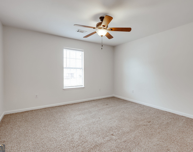 1021 Jessica Way - Photo Thumbnail 17