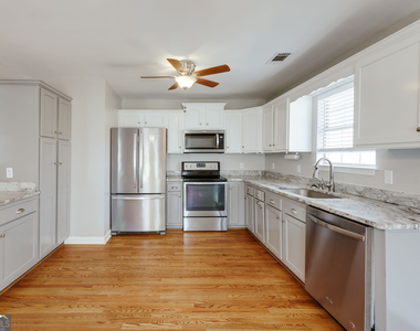 1021 Jessica Way - Photo Thumbnail 8