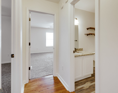 1021 Jessica Way - Photo Thumbnail 13