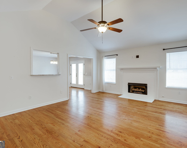 1021 Jessica Way - Photo Thumbnail 3
