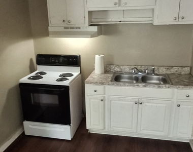 216 Alabama Street - Photo Thumbnail 4