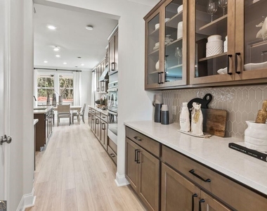 5015 Kennison Way - Photo Thumbnail 6