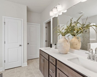 5015 Kennison Way - Photo Thumbnail 16