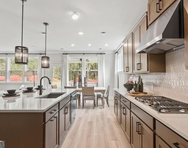 5015 Kennison Way - Photo Thumbnail 4