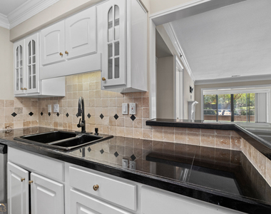 1120 Highland Bluff Drive Se - Photo Thumbnail 7