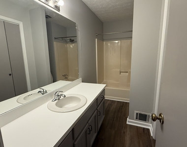 4101 Springlake Circle - Photo Thumbnail 13