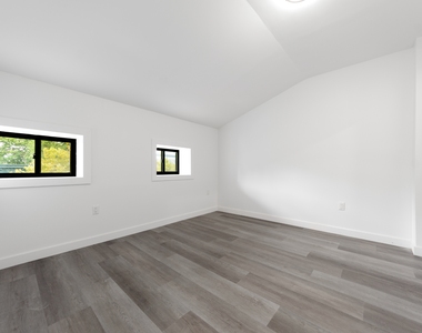 533 Madison Street - Photo Thumbnail 11