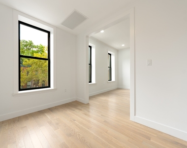 533 Madison Street - Photo Thumbnail 4