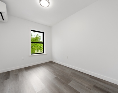 533 Madison Street - Photo Thumbnail 10