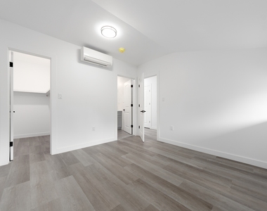 533 Madison Street - Photo Thumbnail 12