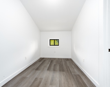 533 Madison Street - Photo Thumbnail 13