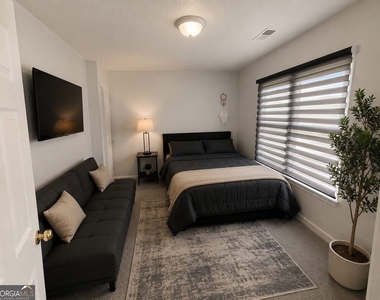 7953 Woodlake Drive - Photo Thumbnail 7