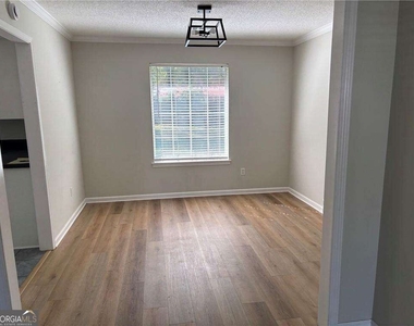 331 Wildwood Circle Se - Photo Thumbnail 3