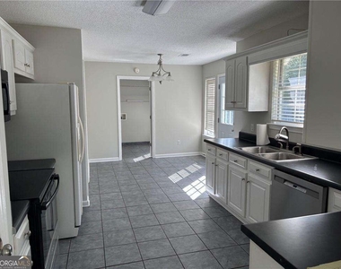 331 Wildwood Circle Se - Photo Thumbnail 4