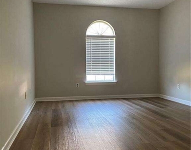 331 Wildwood Circle Se - Photo Thumbnail 9