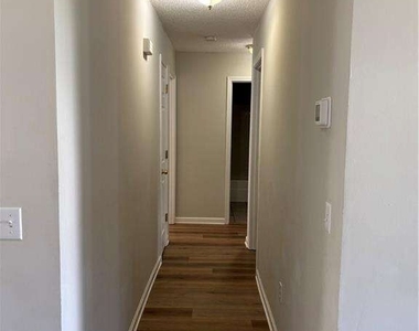 331 Wildwood Circle Se - Photo Thumbnail 8