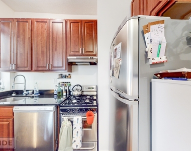 4 West 103rd Street - Photo Thumbnail 2