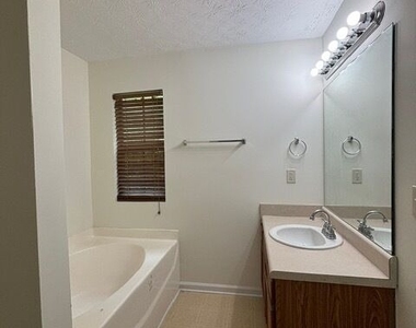 1560 Eastern Sunrise Lne - Photo Thumbnail 16