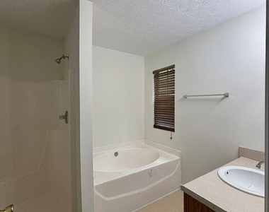 1560 Eastern Sunrise Lne - Photo Thumbnail 14