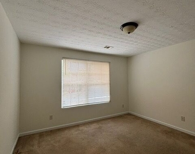 1560 Eastern Sunrise Lne - Photo Thumbnail 21