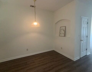 1560 Eastern Sunrise Lne - Photo Thumbnail 7