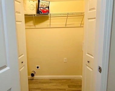 28 Spring Street - Photo Thumbnail 4